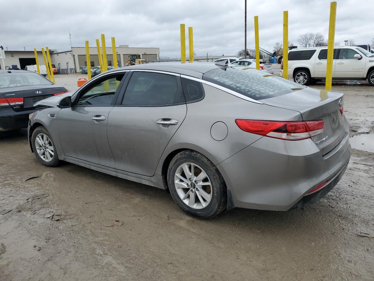 2017 KIA Optima VIN 5XXGT4L38HG167672 Copart auction photo, front end / rear end damage thumbnail 2