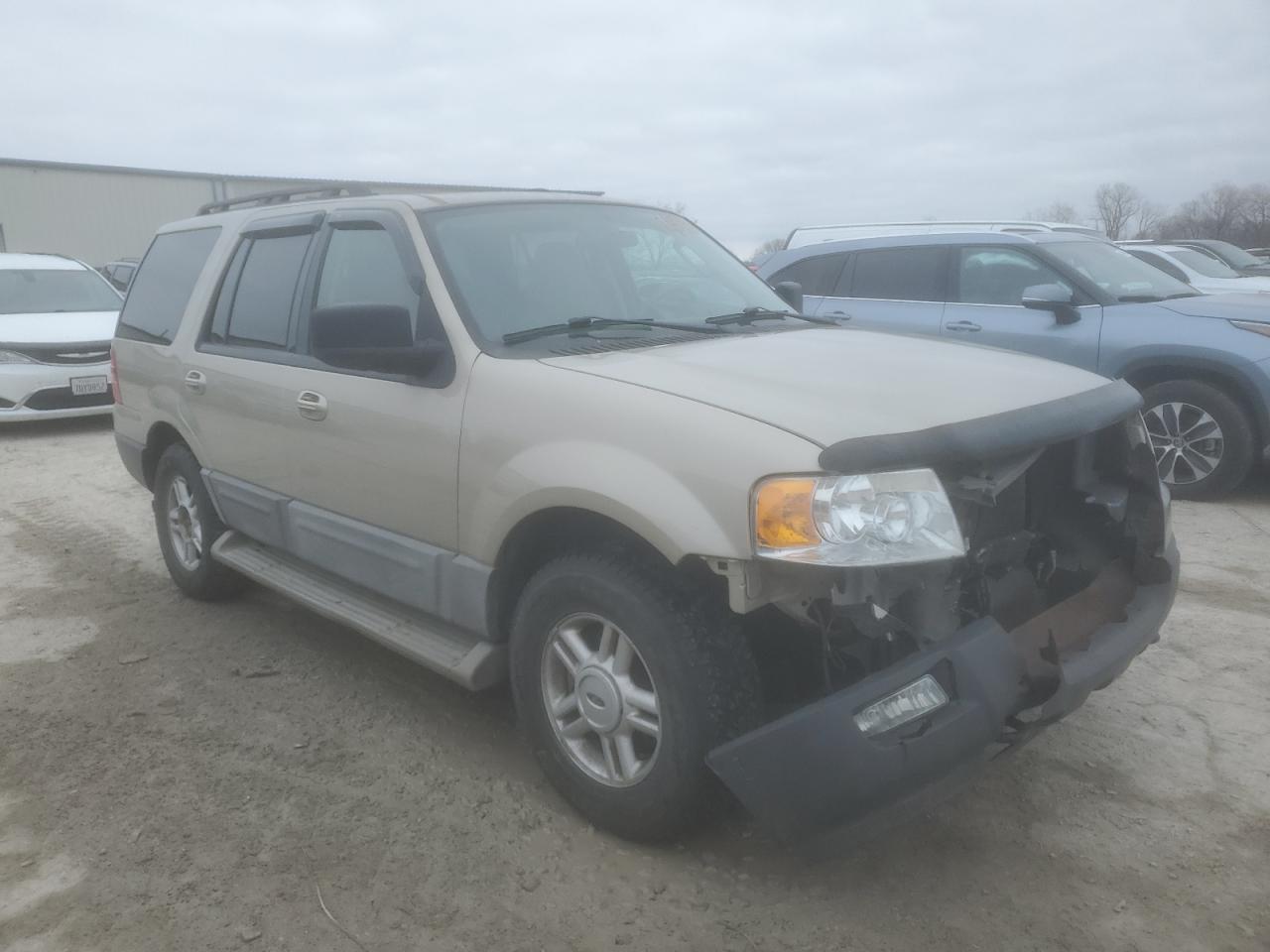 2005 Ford Expedition VIN 1FMFU16505LA16305 Copart auction photo, front end damage thumbnail 4