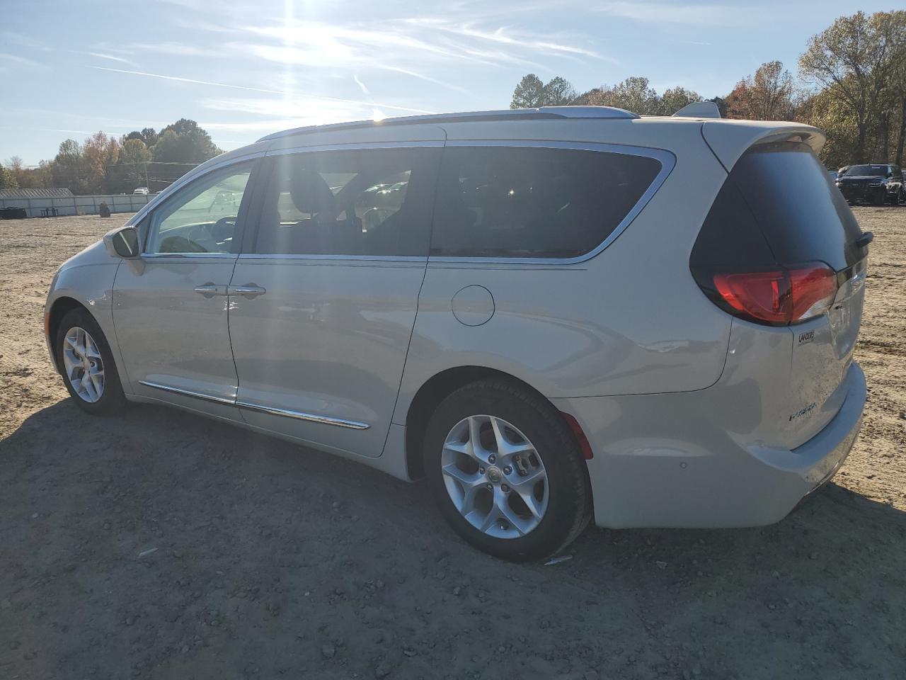 2017 Chrysler Pacifica VIN 2C4RC1EG9HR796260 Copart auction photo, side / rear end damage thumbnail 2
