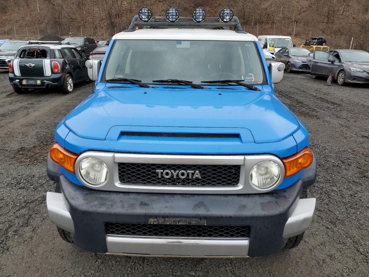 2007 Toyota FJ Cruiser VIN JTEBU11F070010832 Copart auction photo, minor dent/scratches damage thumbnail 5