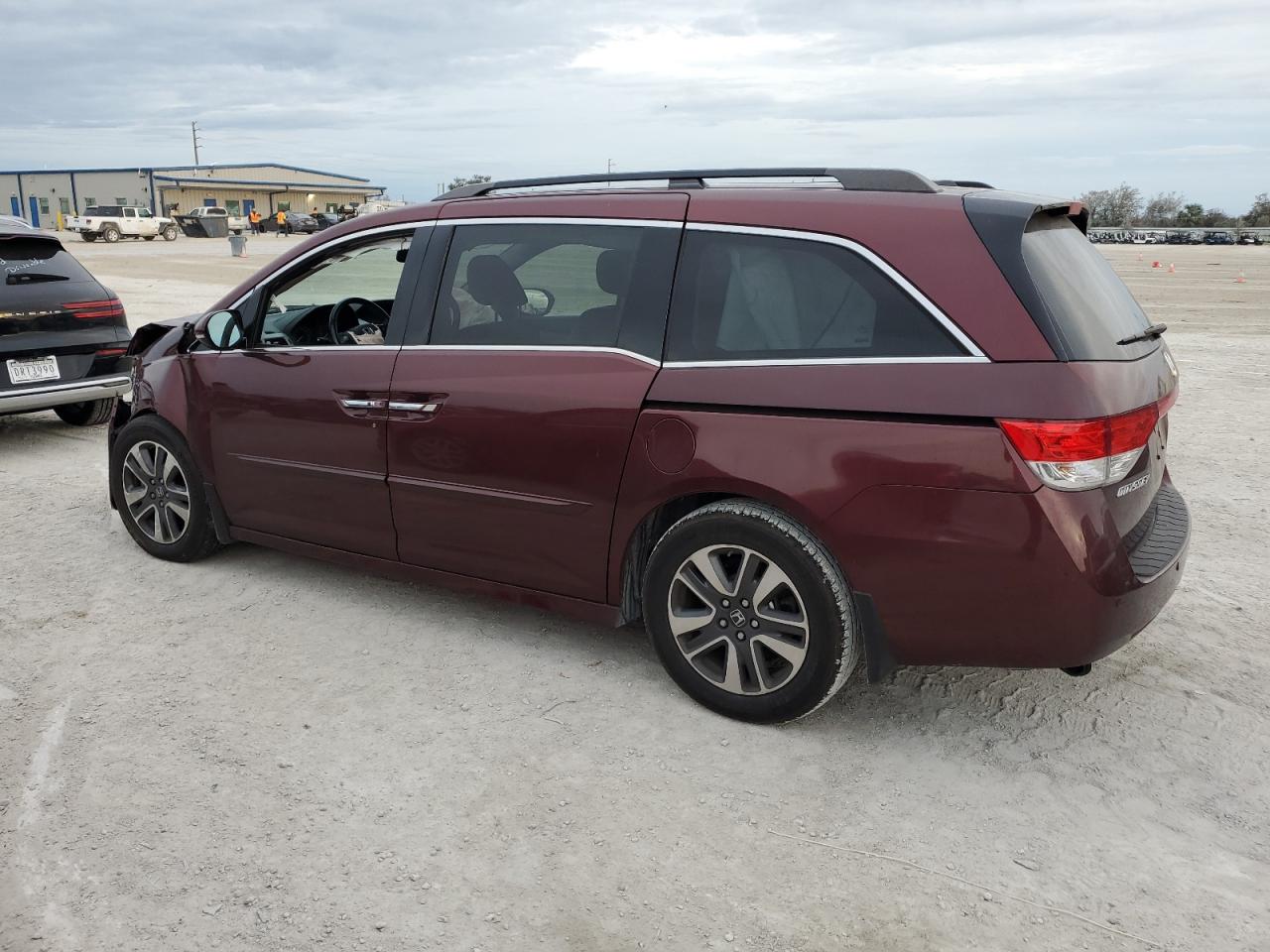 2016 Honda Odyssey VIN 5FNRL5H94GB055531 Copart auction photo, front end / minor dent/scratches damage thumbnail 2
