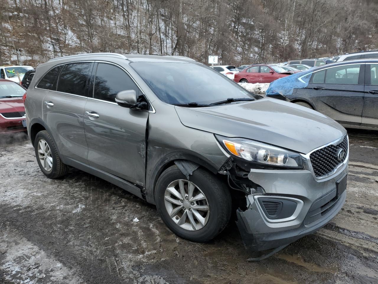 2018 KIA Sorento VIN 5XYPGDA33JG415089 Copart auction photo, front end damage thumbnail 4