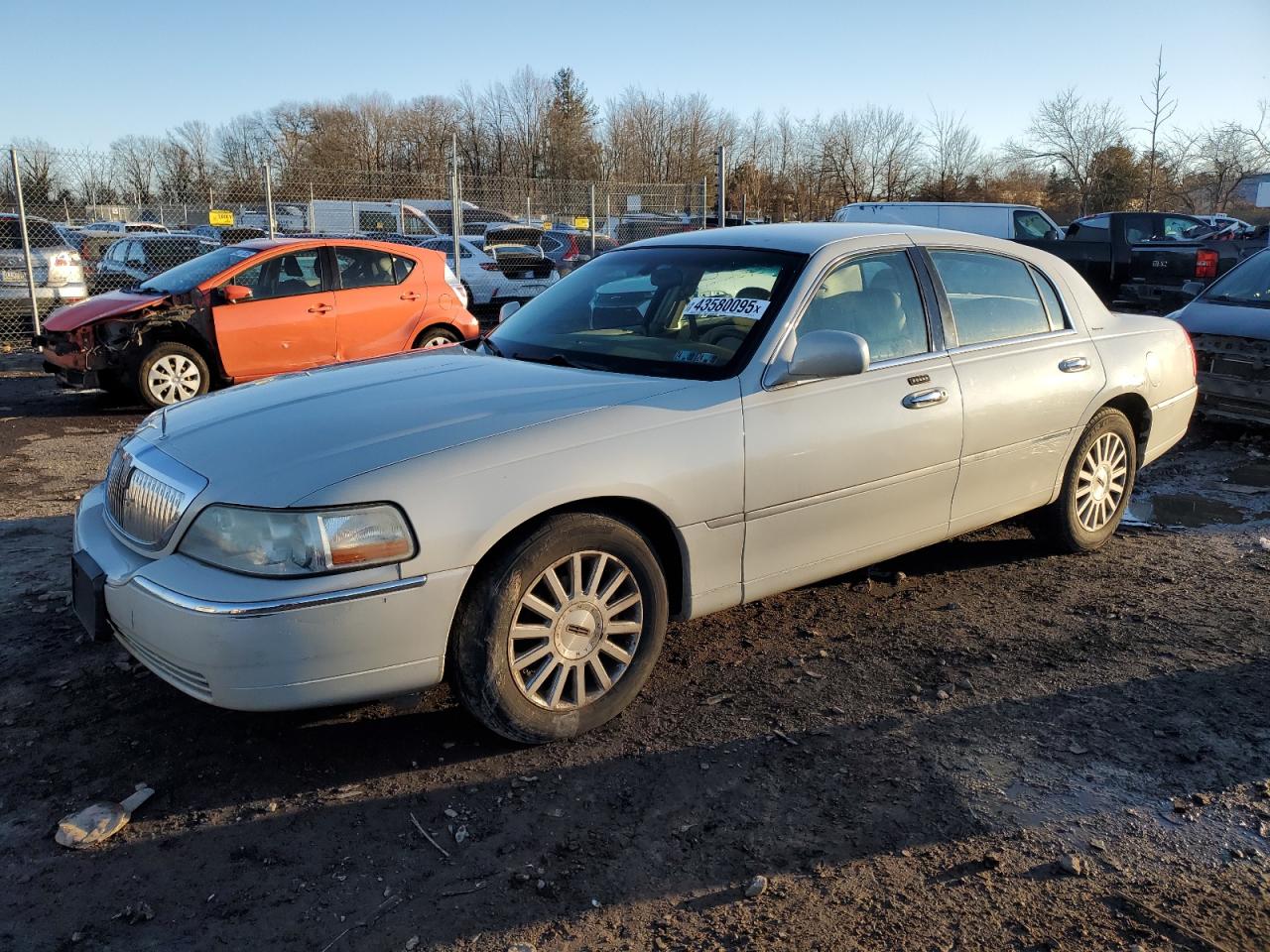 2005 Lincoln Town Car VIN 1LNHM81W75Y672246