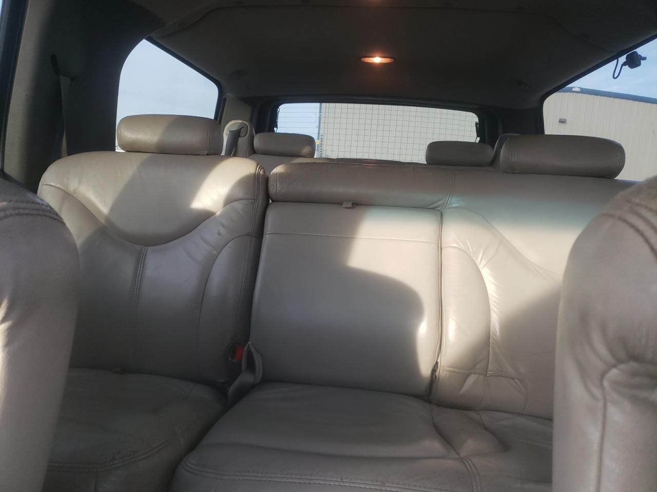 2000 GMC Yukon VIN 3GKFK16T8YG139963 Copart auction photo, front end / minor dent/scratches damage thumbnail 10