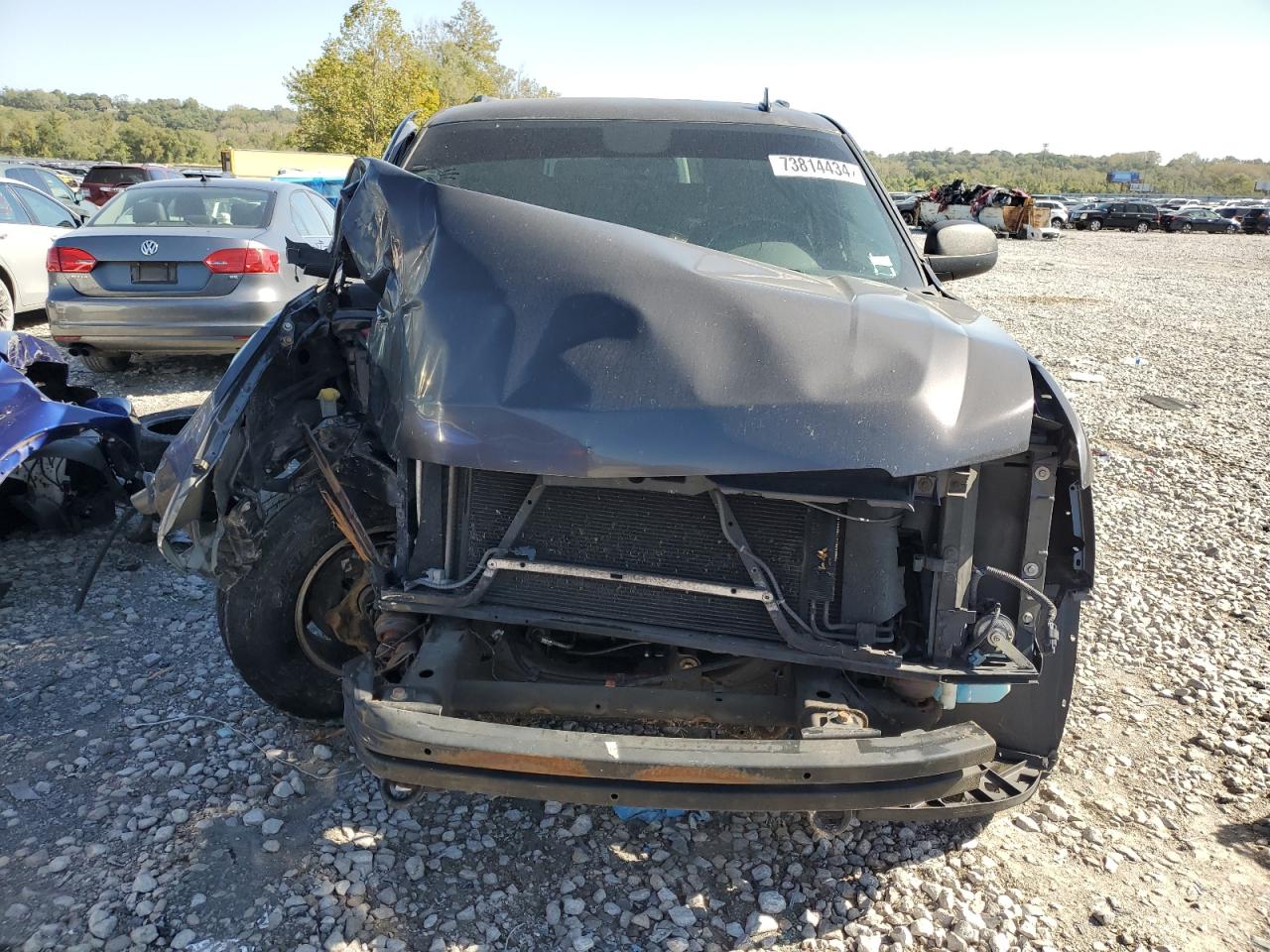 2010 Chevrolet Suburban VIN 1GNUKHE39AR226118 Copart auction photo, front end / side damage thumbnail 5