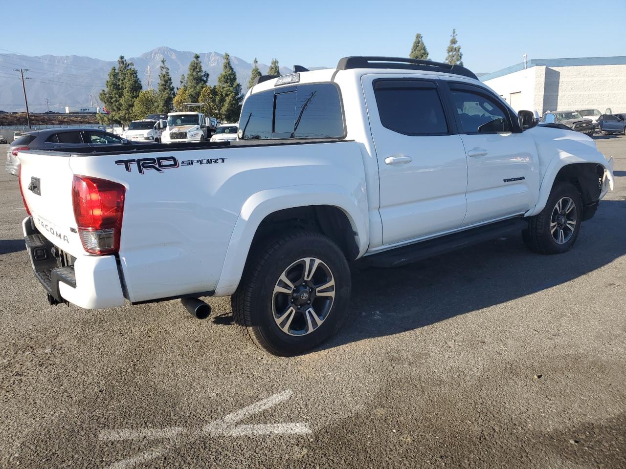 2017 Toyota Tacoma VIN 3TMAZ5CN6HM052594 Copart auction photo, front end damage thumbnail 3