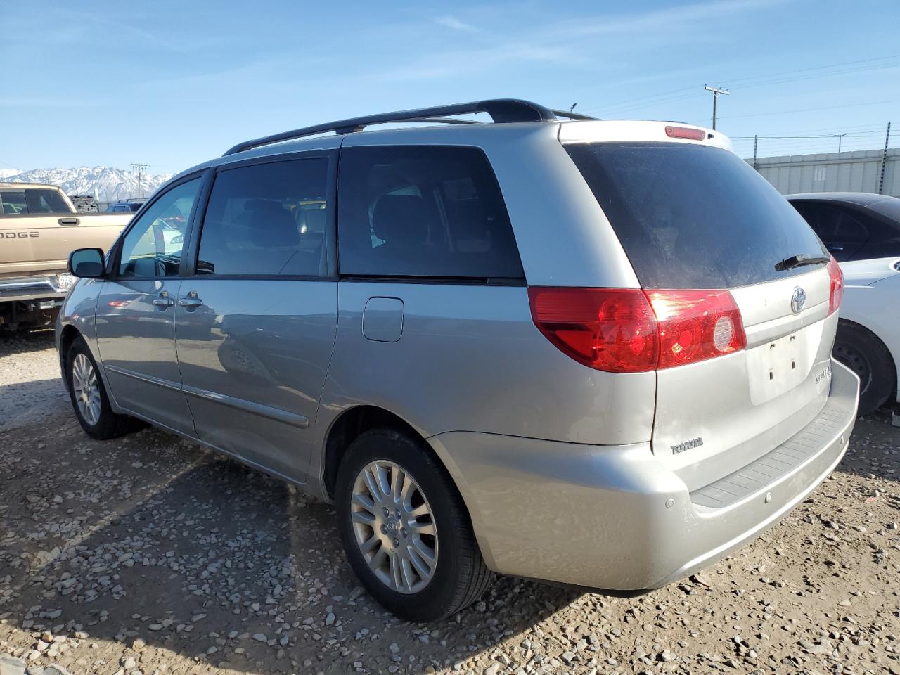 2007 Toyota Sienna VIN 5TDBK23C17S002464 Copart auction photo, front end / rear end damage thumbnail 2