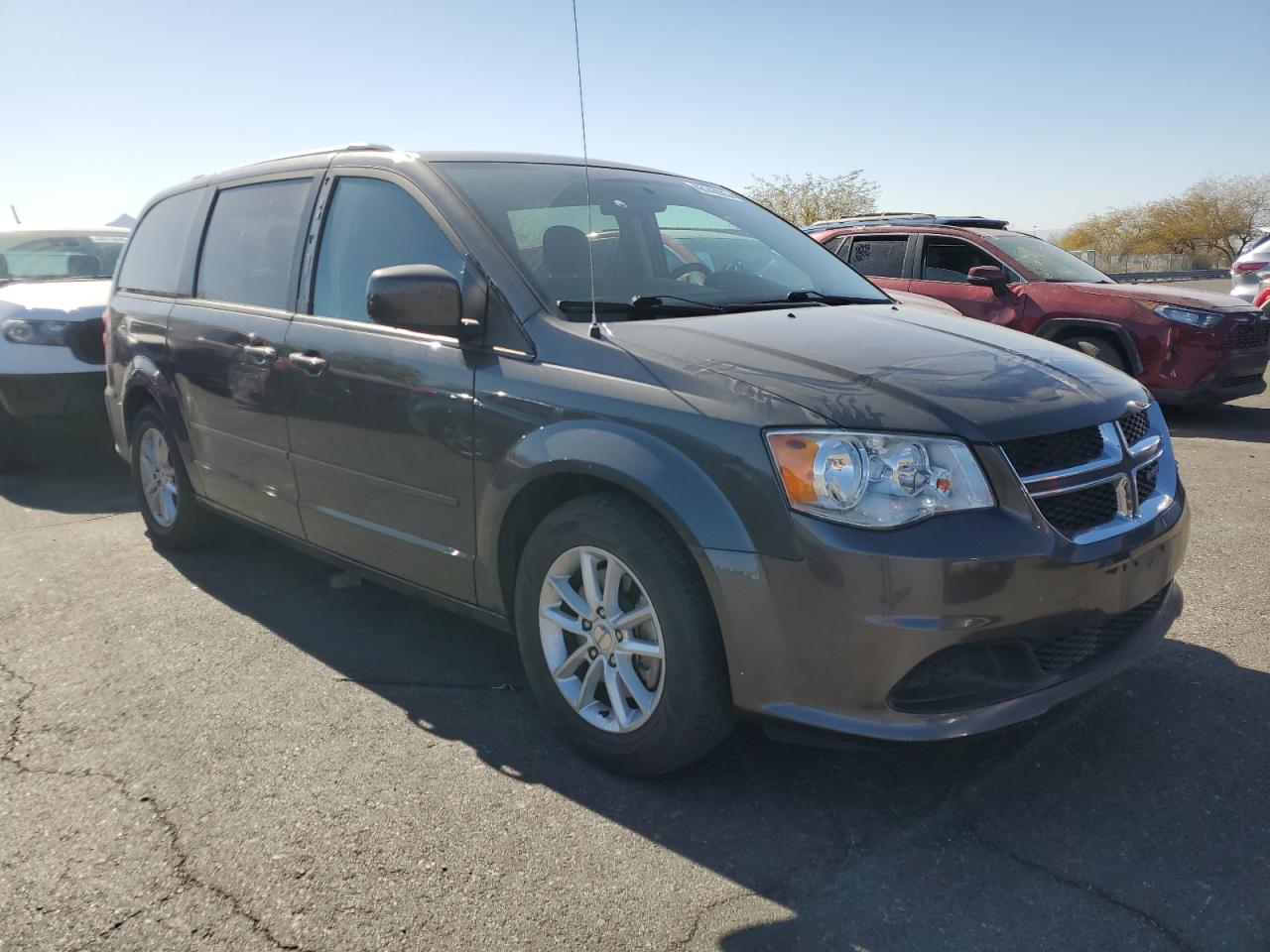 2016 Dodge Caravan VIN 2C4RDGCG8GR272809 Copart auction photo, minor dent/scratches damage thumbnail 4