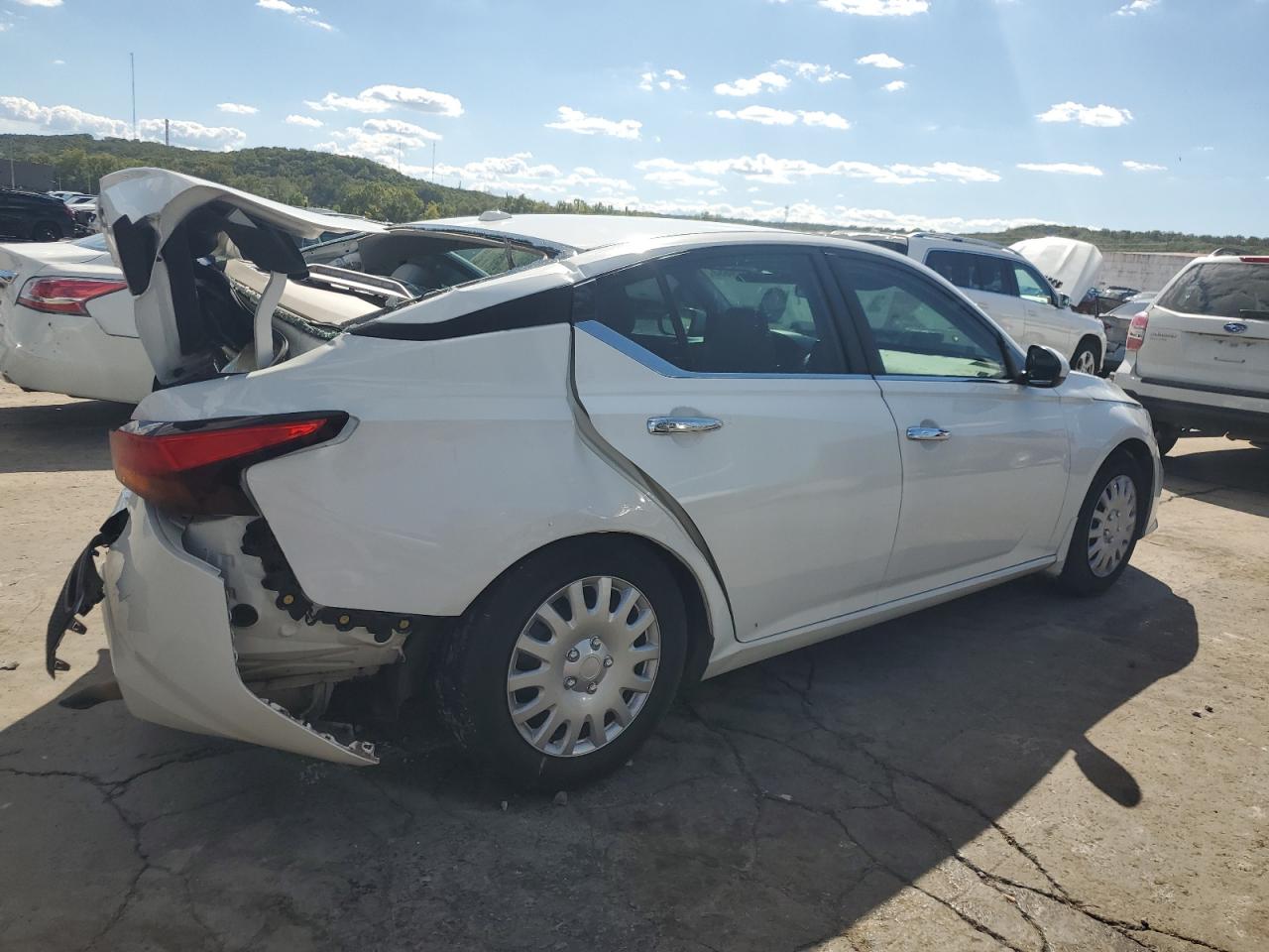 2019 Nissan Altima VIN 1N4BL4BV7KC102810 Copart auction photo, rear end / side damage thumbnail 3