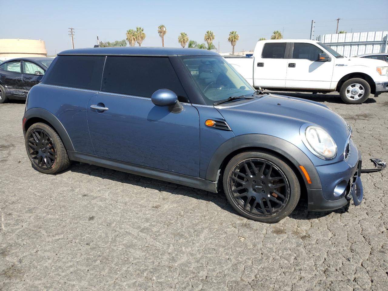 2011 MINI Cooper VIN WMWSU3C52BT096895 Copart auction photo, front end damage thumbnail 4