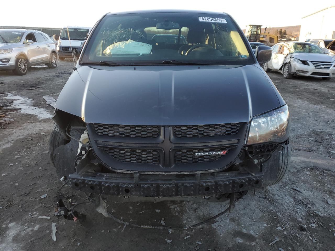 2018 Dodge Caravan VIN 2C4RDGBG1JR185083 Copart auction photo, front end damage thumbnail 5
