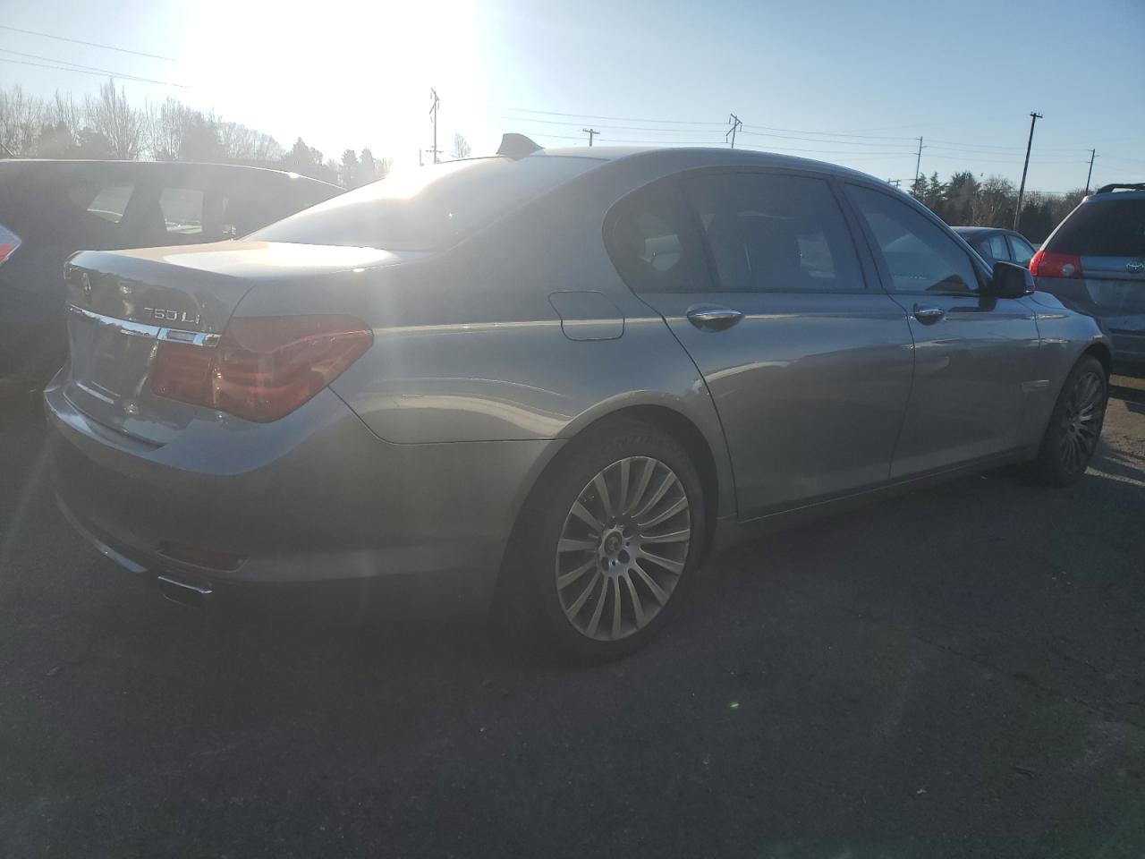 2011 BMW 7er VIN WBAKC8C51BC432813 Copart auction photo, front end damage thumbnail 3