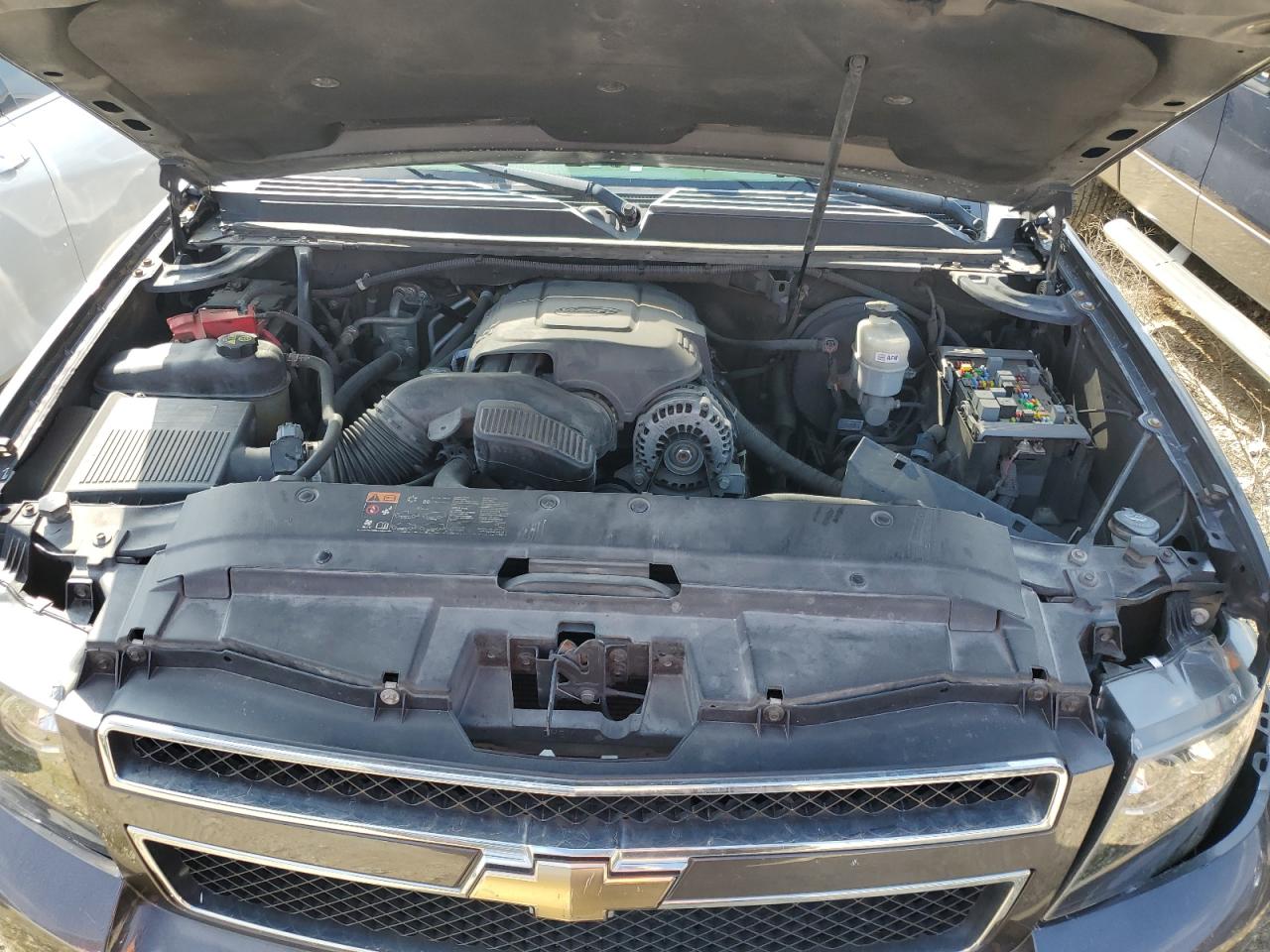 2011 Chevrolet Tahoe VIN 1GNSCBE05BR270934 Copart auction photo, all over damage thumbnail 12