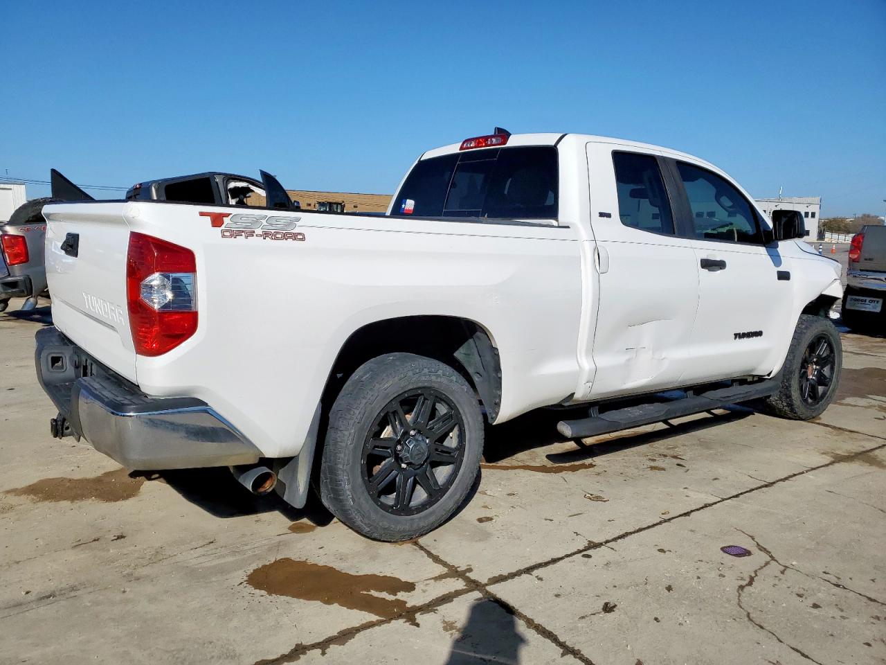 2020 Toyota Tundra VIN 5TFRY5F15LX264792 Copart auction photo, side / front end damage thumbnail 3