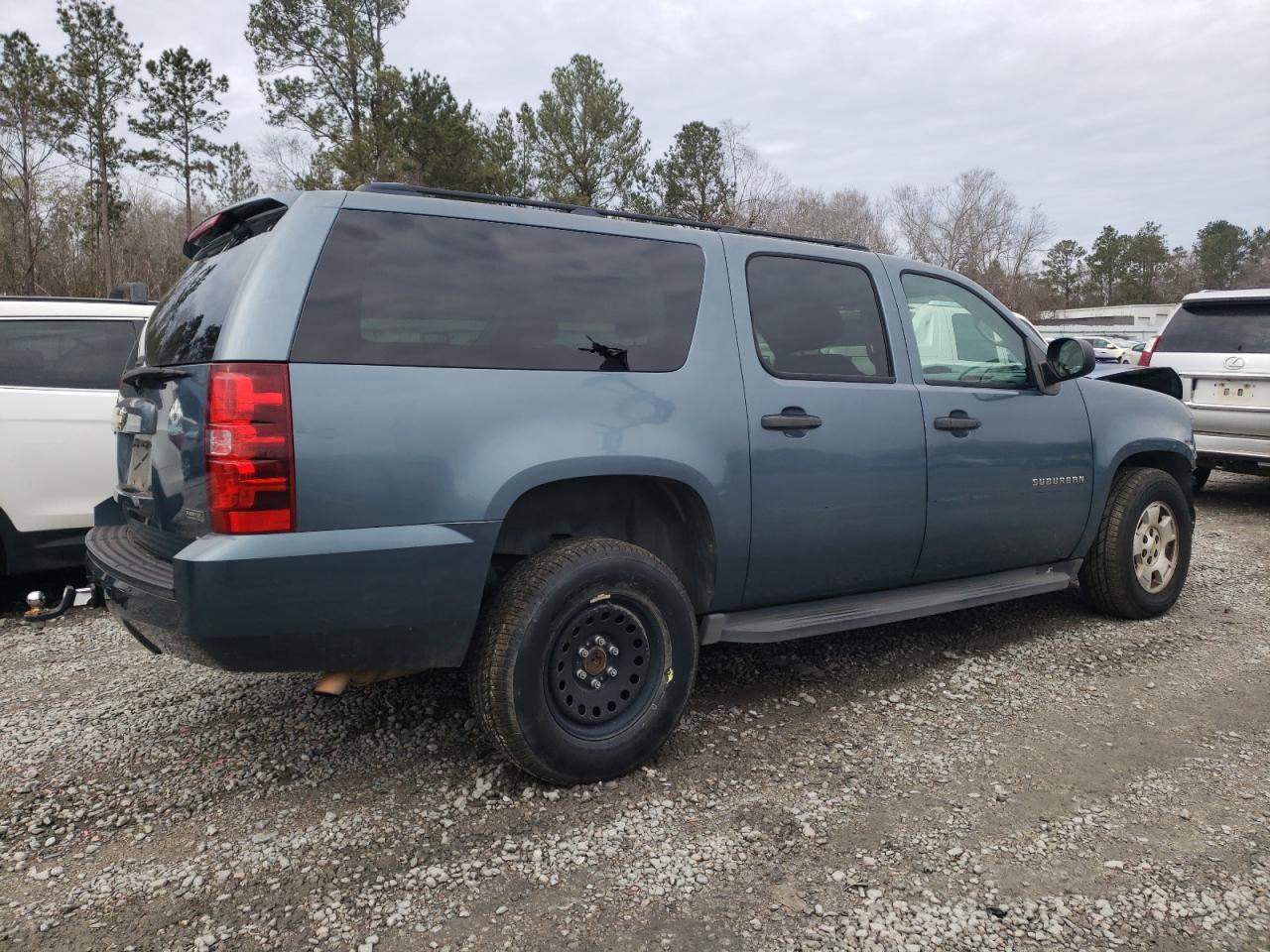 2010 Chevrolet Suburban VIN 1GNUKHE31AR246508 Copart auction photo, front end / side damage thumbnail 3