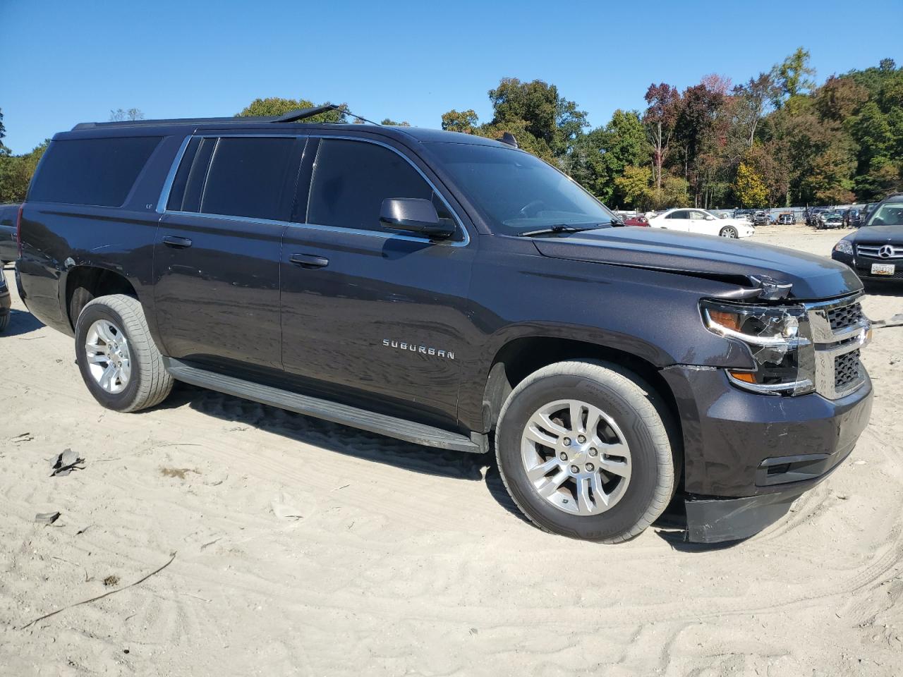 2016 Chevrolet Suburban VIN 1GNSKHKC0GR379801 Copart auction photo, front end / top/roof damage thumbnail 4