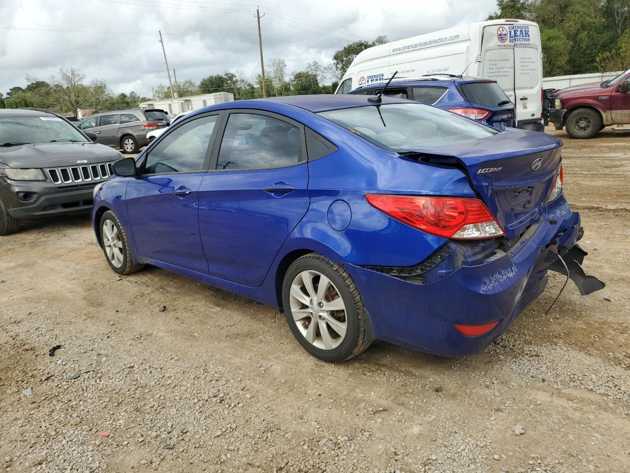 2013 Hyundai Accent VIN KMHCU4AEXDU372362 Copart auction photo, rear end / minor dent/scratches damage thumbnail 2