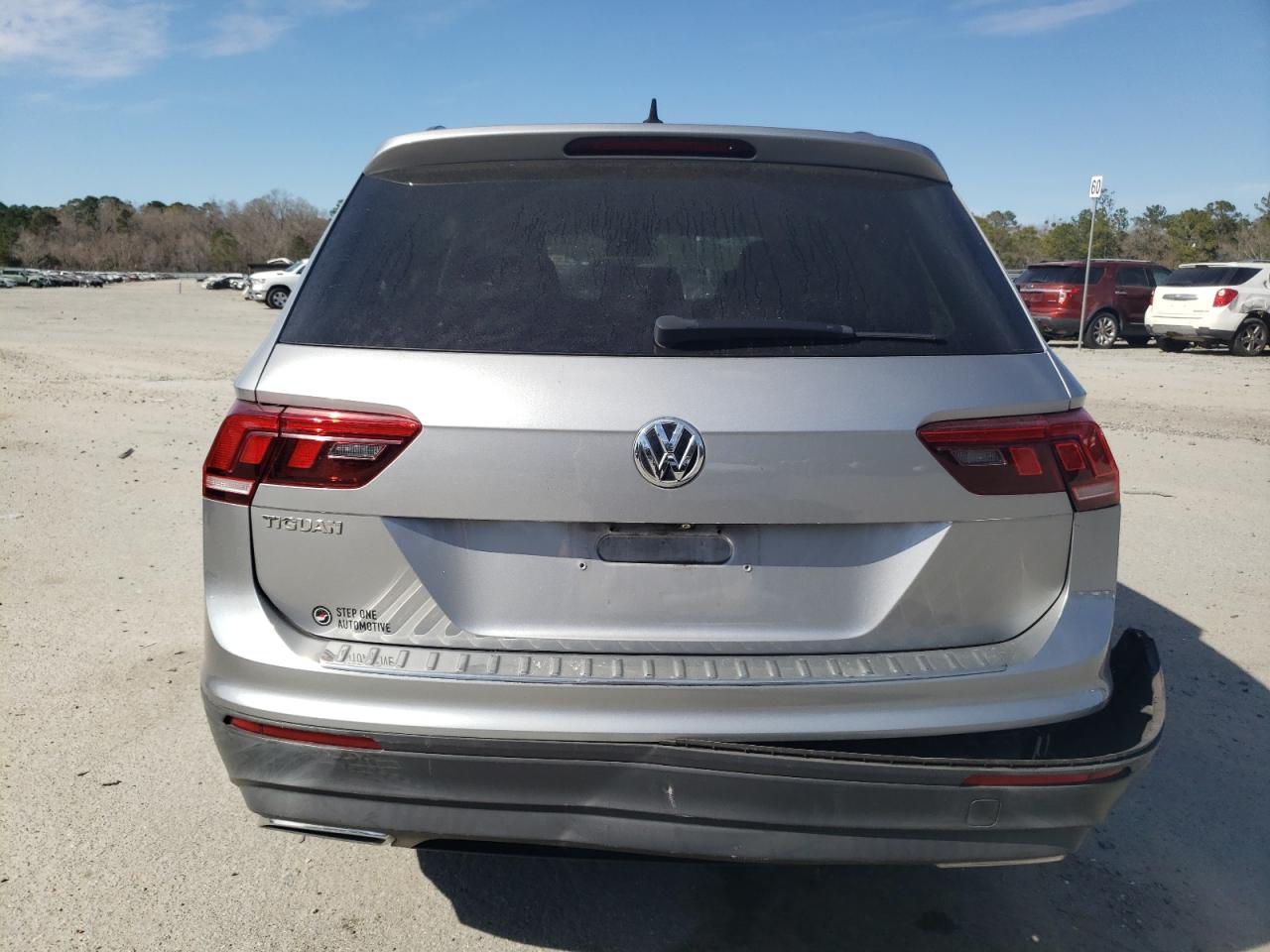 2020 Volkswagen Tiguan VIN 3VV1B7AX3LM127427 Copart auction photo, side / rear end damage thumbnail 6