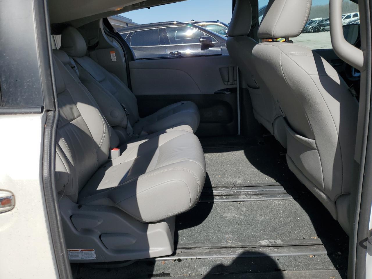 2017 Toyota Sienna VIN 5TDYZ3DC5HS889336 Copart auction photo, top/roof / minor dent/scratches damage thumbnail 12