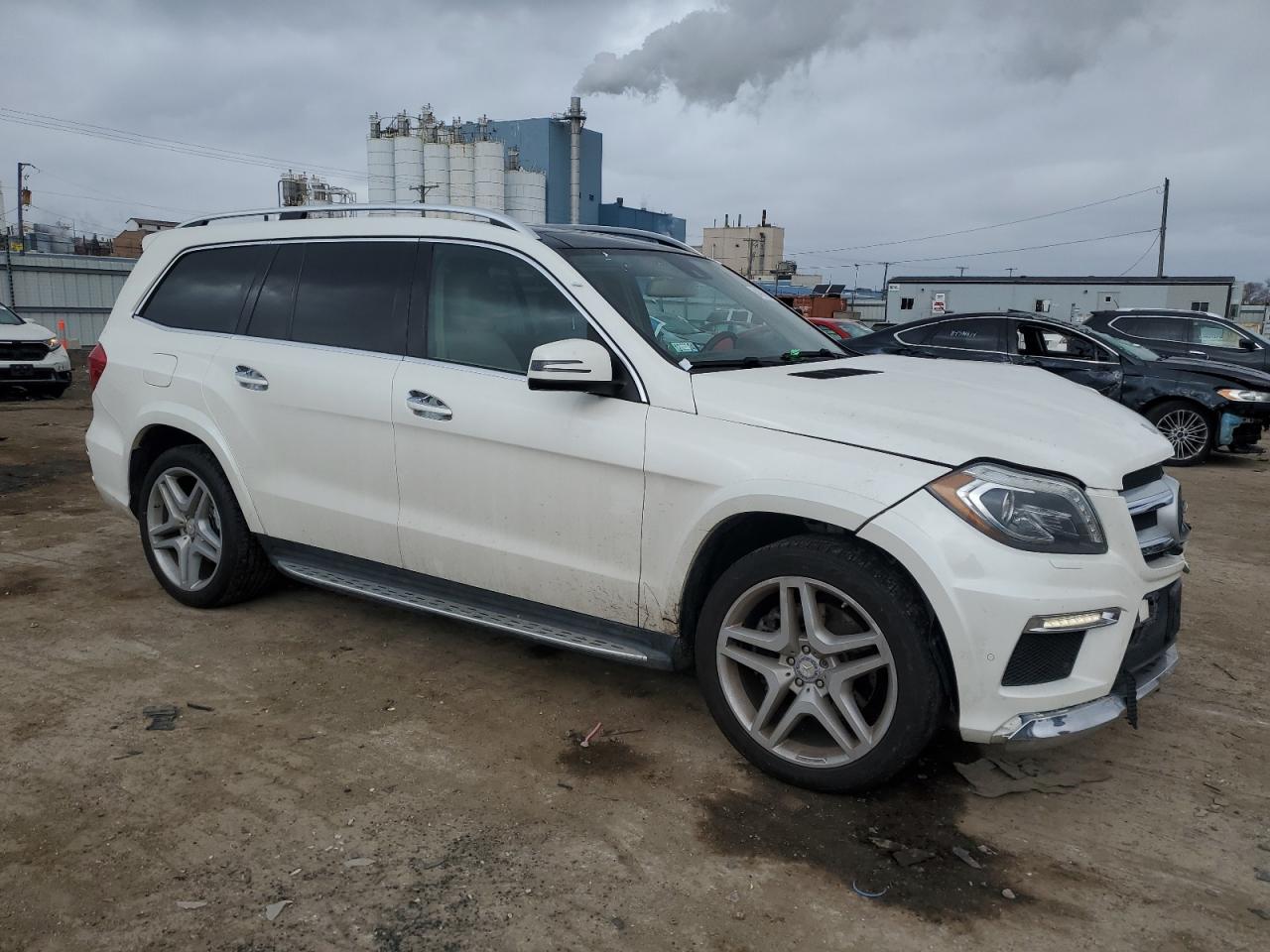 2015 Mercedes-Benz GL-klasse VIN 4JGDF7DE2FA445501 Copart auction photo, front end damage thumbnail 4