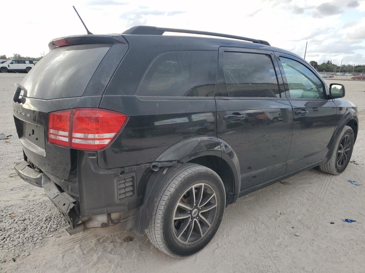 2018 Dodge Journey VIN 3C4PDCABXJT189085 Copart auction photo, rear end / minor dent/scratches damage thumbnail 3