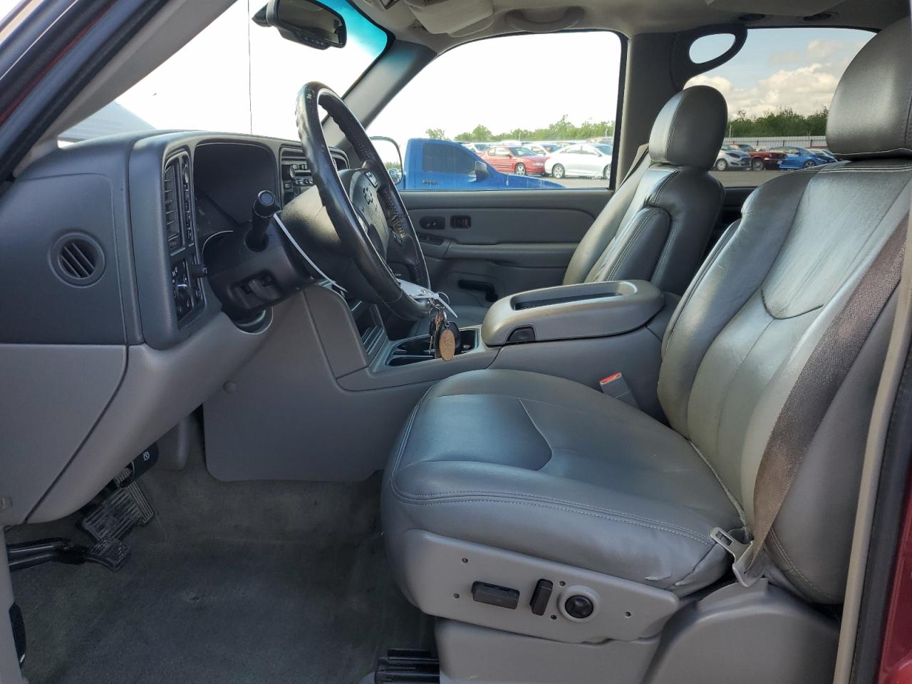 2005 Chevrolet Tahoe VIN 1GNEK13T15R124591 Copart auction photo, front end damage thumbnail 7