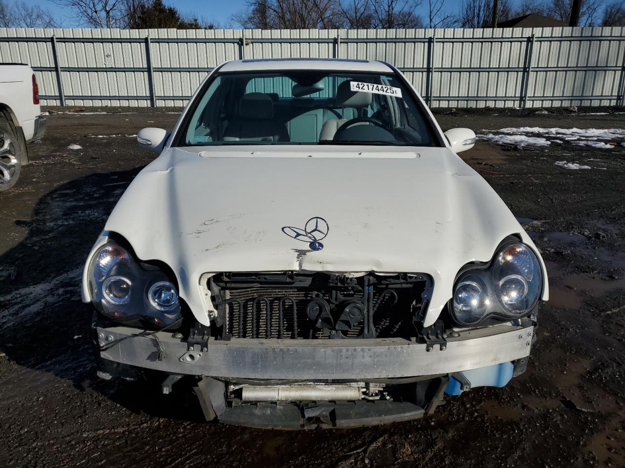 2007 Mercedes-Benz C-klasse VIN WDBRF52HX7F924795 Copart auction photo, front end damage thumbnail 5