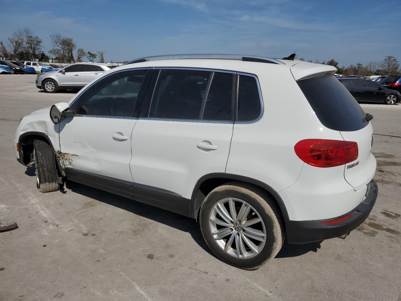 2015 Volkswagen Tiguan VIN WVGAV7AX5FW522246 Copart auction photo, front end / side damage thumbnail 2