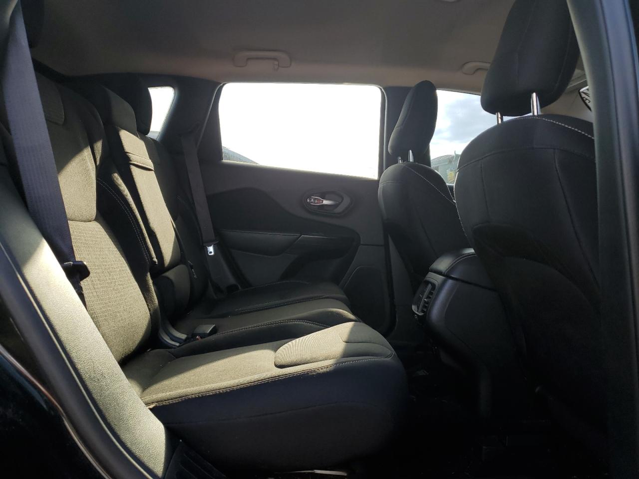 2015 Jeep Grand Cherokee VIN 1C4PJLCS1FW536701 Copart auction photo, front end / minor dent/scratches damage thumbnail 11