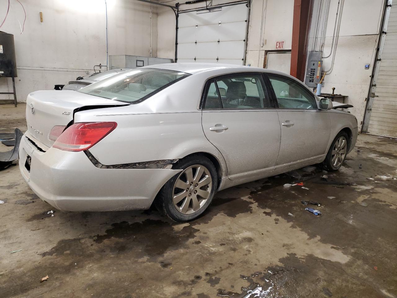 2006 Toyota Avalon VIN 4T1BK36B96U135469 Copart auction photo, rear end / front end damage thumbnail 3
