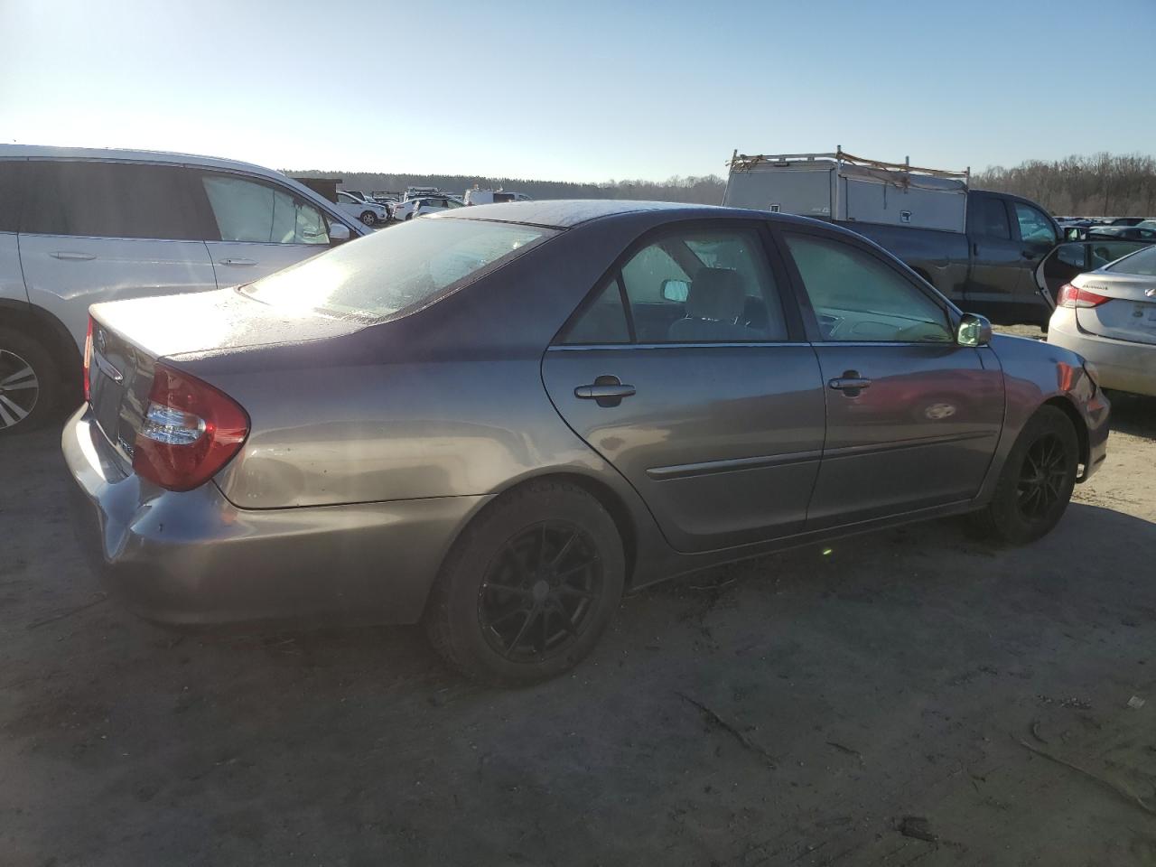 2002 Toyota Camry VIN JTDBE32K020032265 Copart auction photo, front end / side damage thumbnail 3