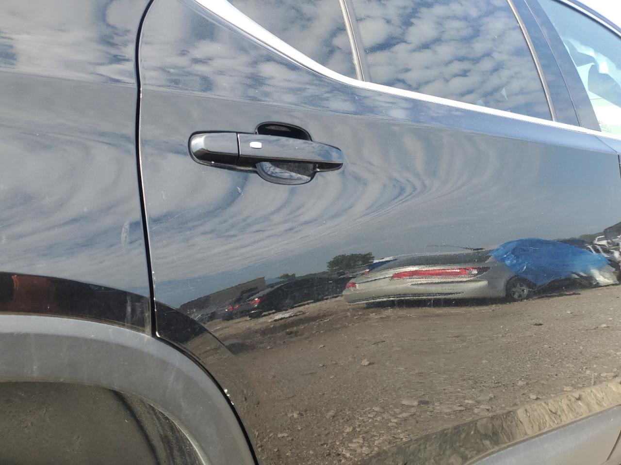 2019 Chevrolet Traverse VIN 1GNEVGKW2KJ239166 Copart auction photo, front end / side damage thumbnail 11