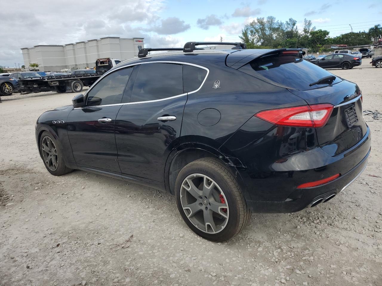 2017 Maserati Levante VIN ZN661XUSXHX237673 Copart auction photo, front end damage thumbnail 2