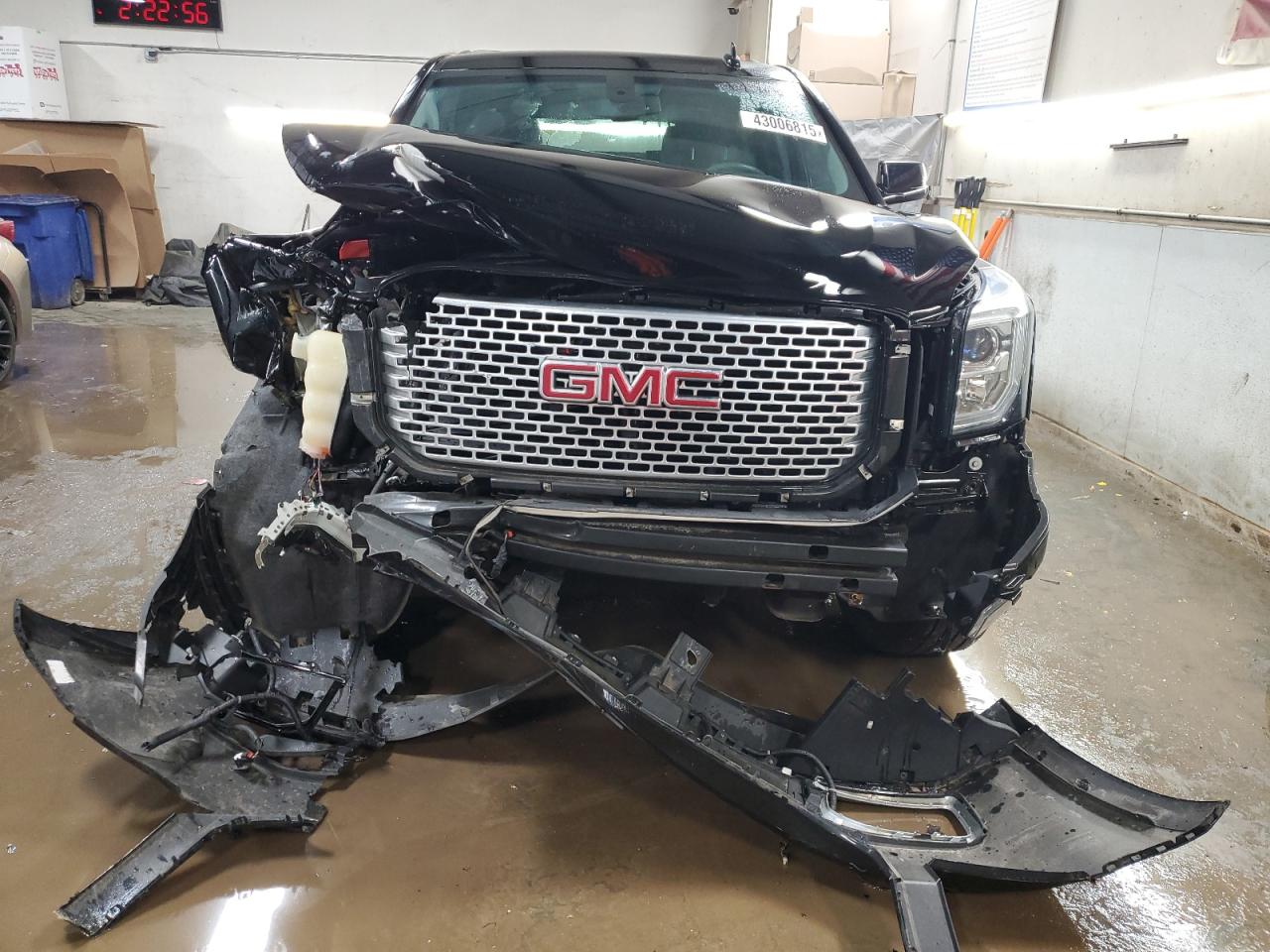 2017 GMC Yukon VIN 1GKS2AKC2HR187205 Copart auction photo, front end / side damage thumbnail 5