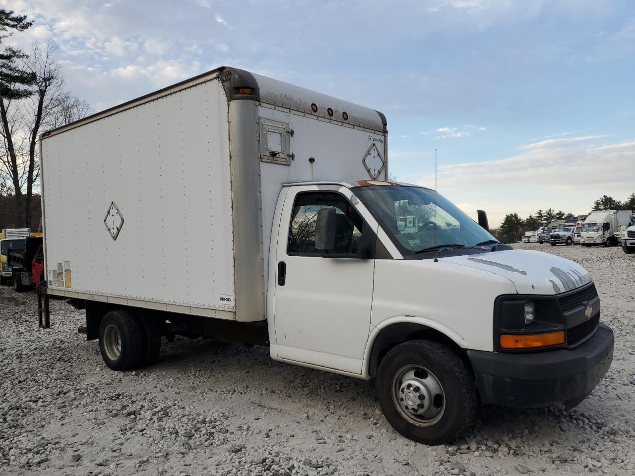 2006 Chevrolet Express VIN 1GBJG31U761270420 Copart auction photo, minor dent/scratches damage thumbnail 4