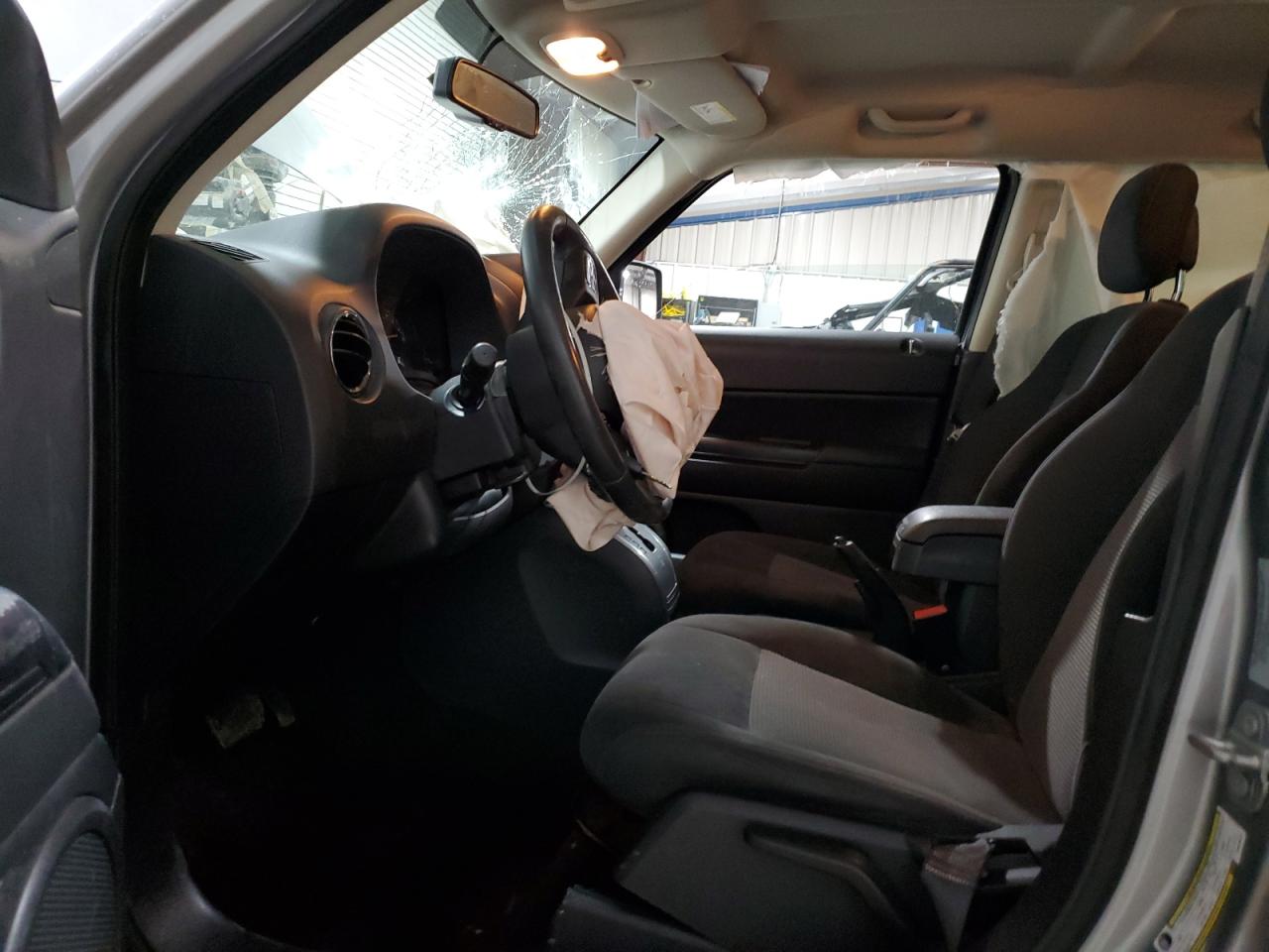 2015 Jeep Liberty (Patriot) VIN 1C4NJRFB5FD376419 Copart auction photo, front end / side damage thumbnail 7