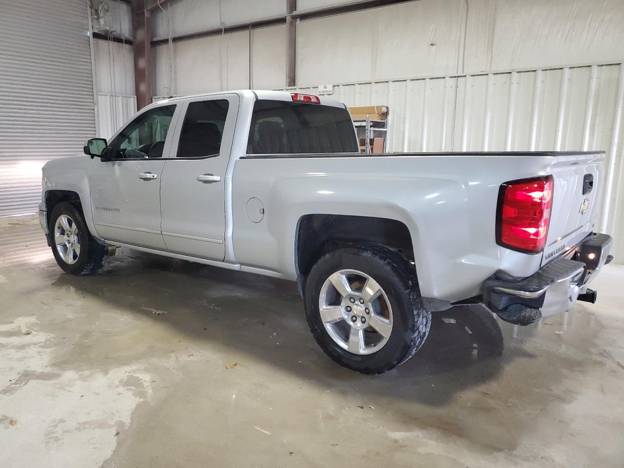 2015 Chevrolet Silverado VIN 1GCRCREHXFZ257916 Copart auction photo, rear end / minor dent/scratches damage thumbnail 2