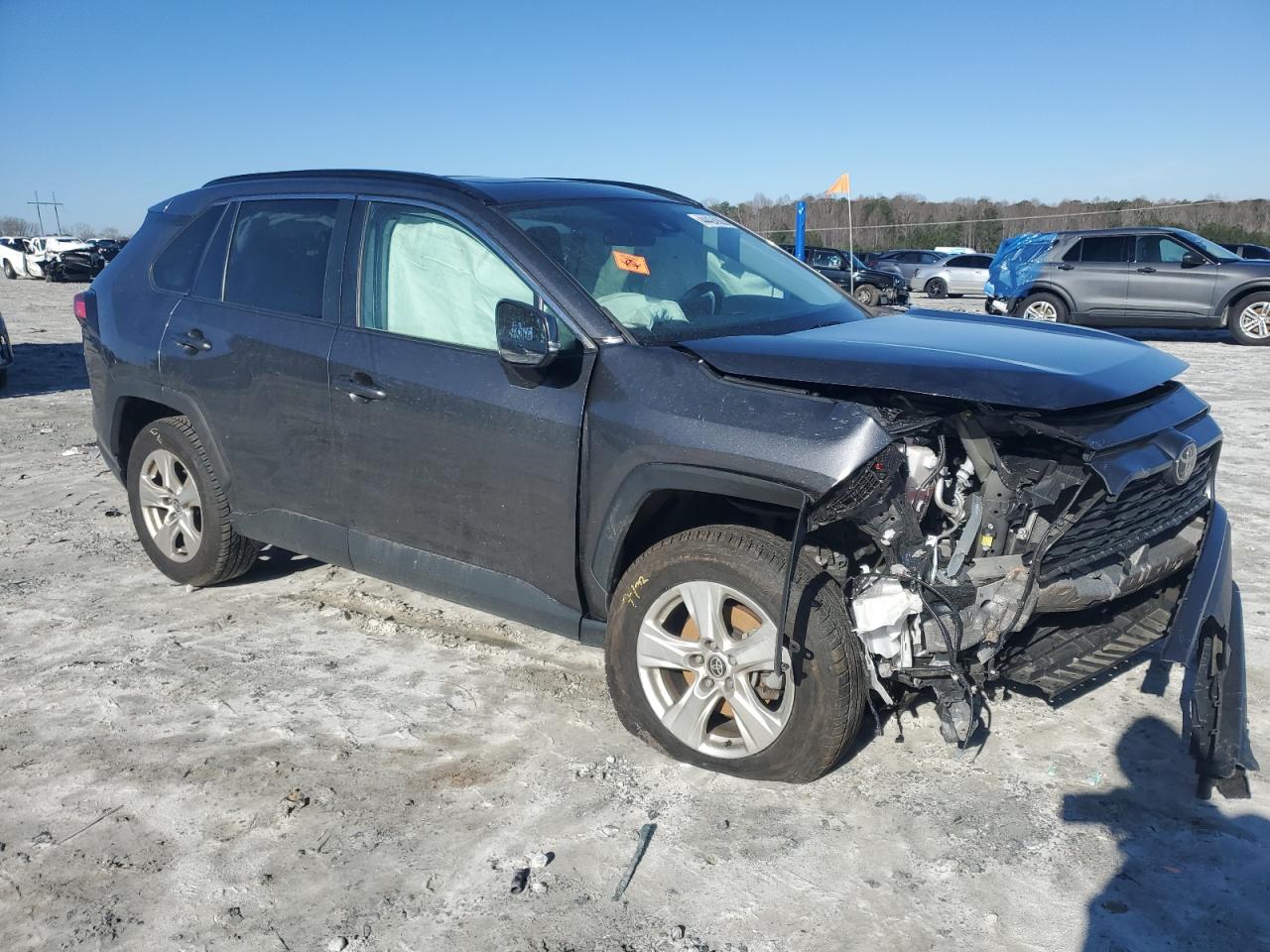 2021 Toyota RAV 4 VIN 2T3W1RFV5MC172624 Copart auction photo, front end / side damage thumbnail 4