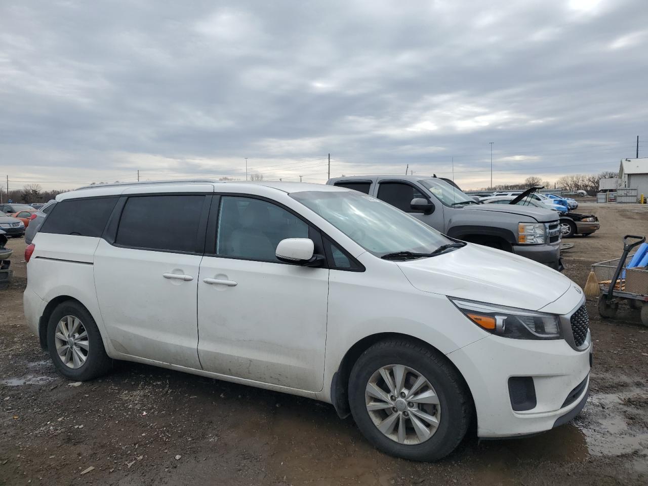 2016 KIA Sedona VIN KNDMB5C11G6114349 Copart auction photo, normal wear / mechanical damage thumbnail 4