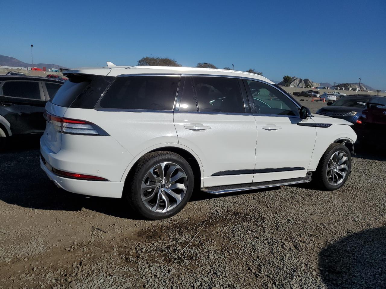 2021 Lincoln Aviator VIN 5LMYJ8XY3MNL01891 Copart auction photo, all over damage thumbnail 3