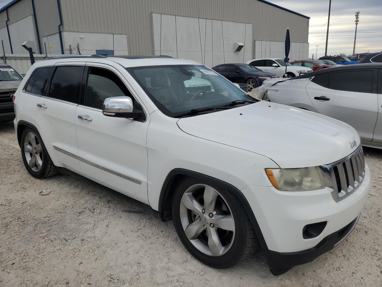 2013 Jeep Grand Cherokee VIN 1C4RJFCT9DC524815 Copart auction photo, minor dent/scratches damage thumbnail 4