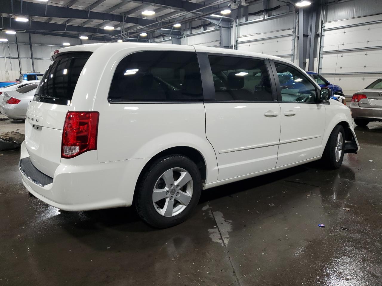 2013 Dodge Caravan VIN 2C4RDGBG8DR710371 Copart auction photo, front end / side damage thumbnail 3