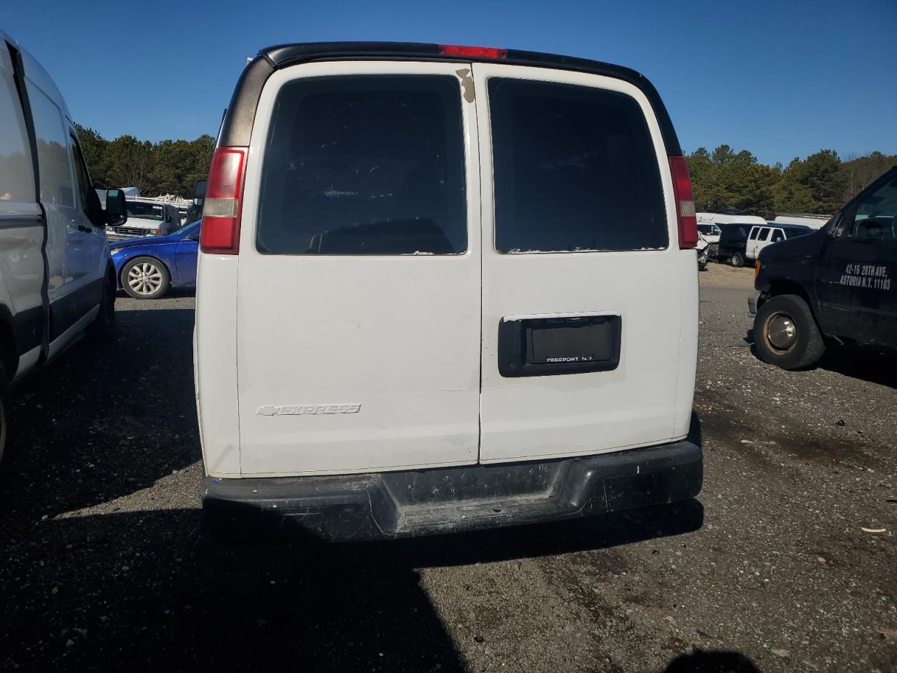 2008 Chevrolet Express VIN 1GCGG25C081177369 Copart auction photo, side / rear end damage thumbnail 6