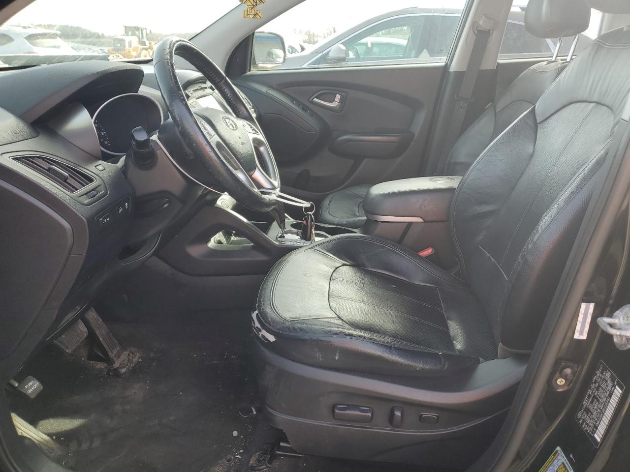 2011 Hyundai Tucson VIN KM8JU3AC3BU236393 Copart auction photo, front end / minor dent/scratches damage thumbnail 7