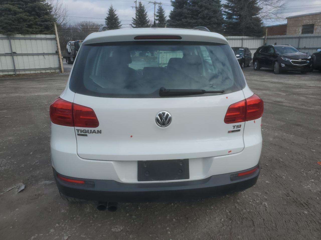 2017 Volkswagen Tiguan VIN WVGBV7AX8HK047416 Copart auction photo, front end damage thumbnail 6