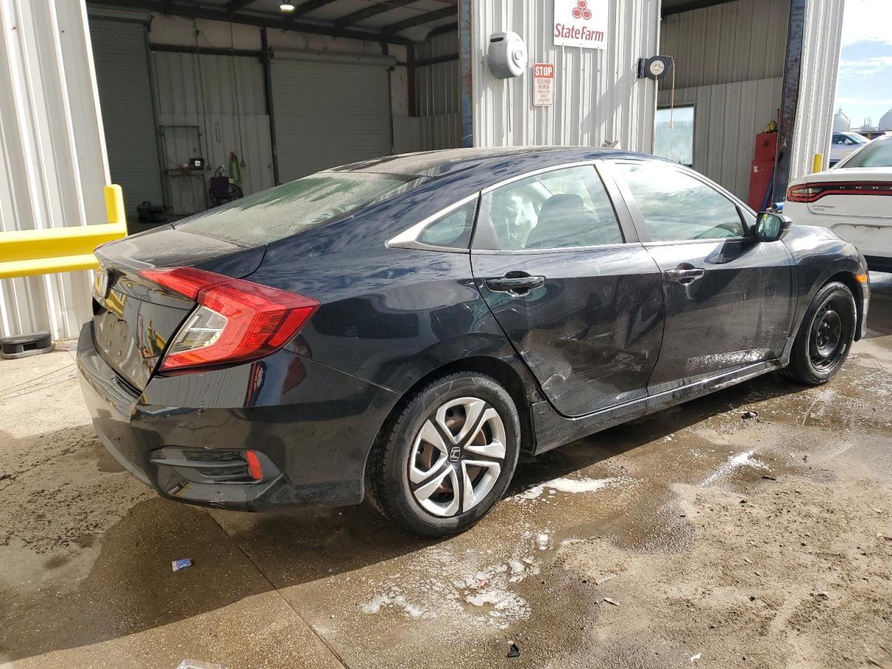 2017 Honda Civic VIN 19XFC2F5XHE016161 Copart auction photo, rear end / frame damage damage thumbnail 3