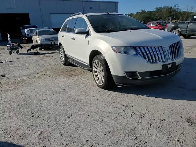 2013 Lincoln MKX VIN 2LMDJ6JK8DBL04201 Copart auction photo, rear end damage thumbnail 15