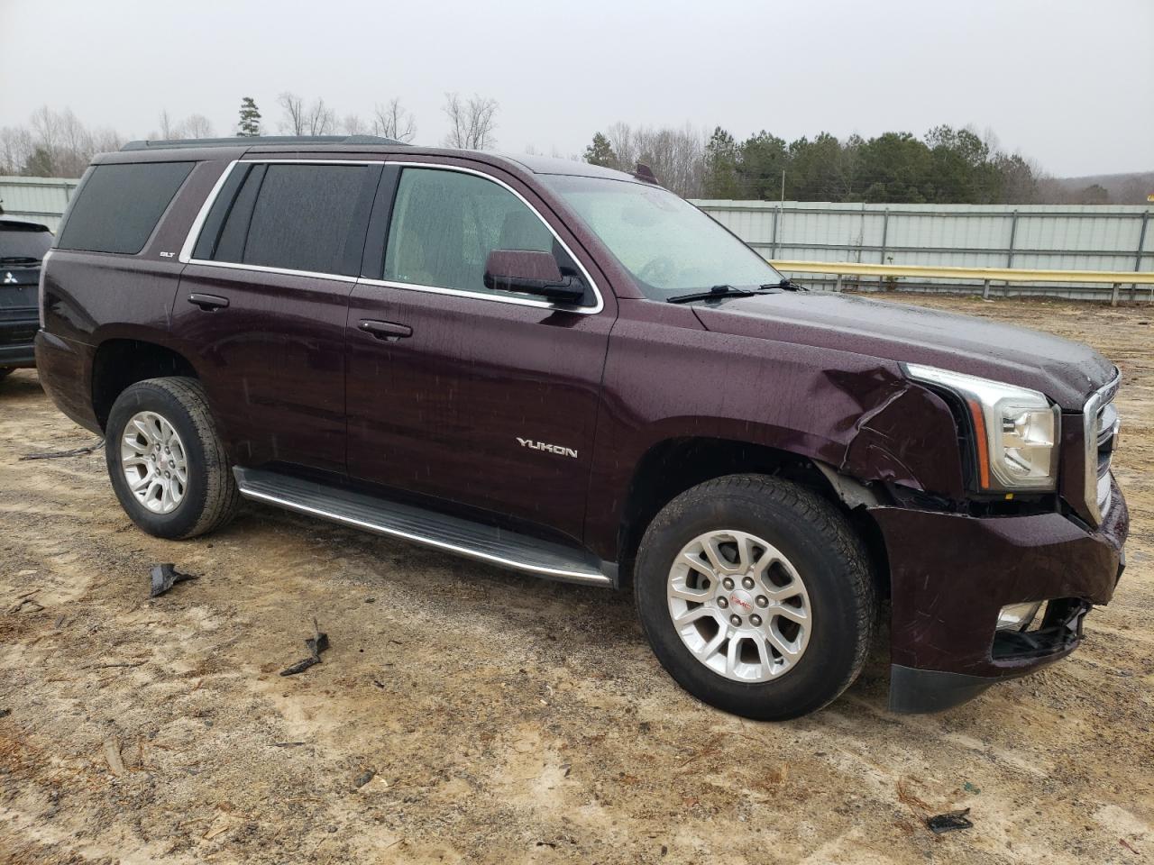 2017 GMC Yukon VIN 1GKS2BKC1HR223083 Copart auction photo, front end / minor dent/scratches damage thumbnail 4