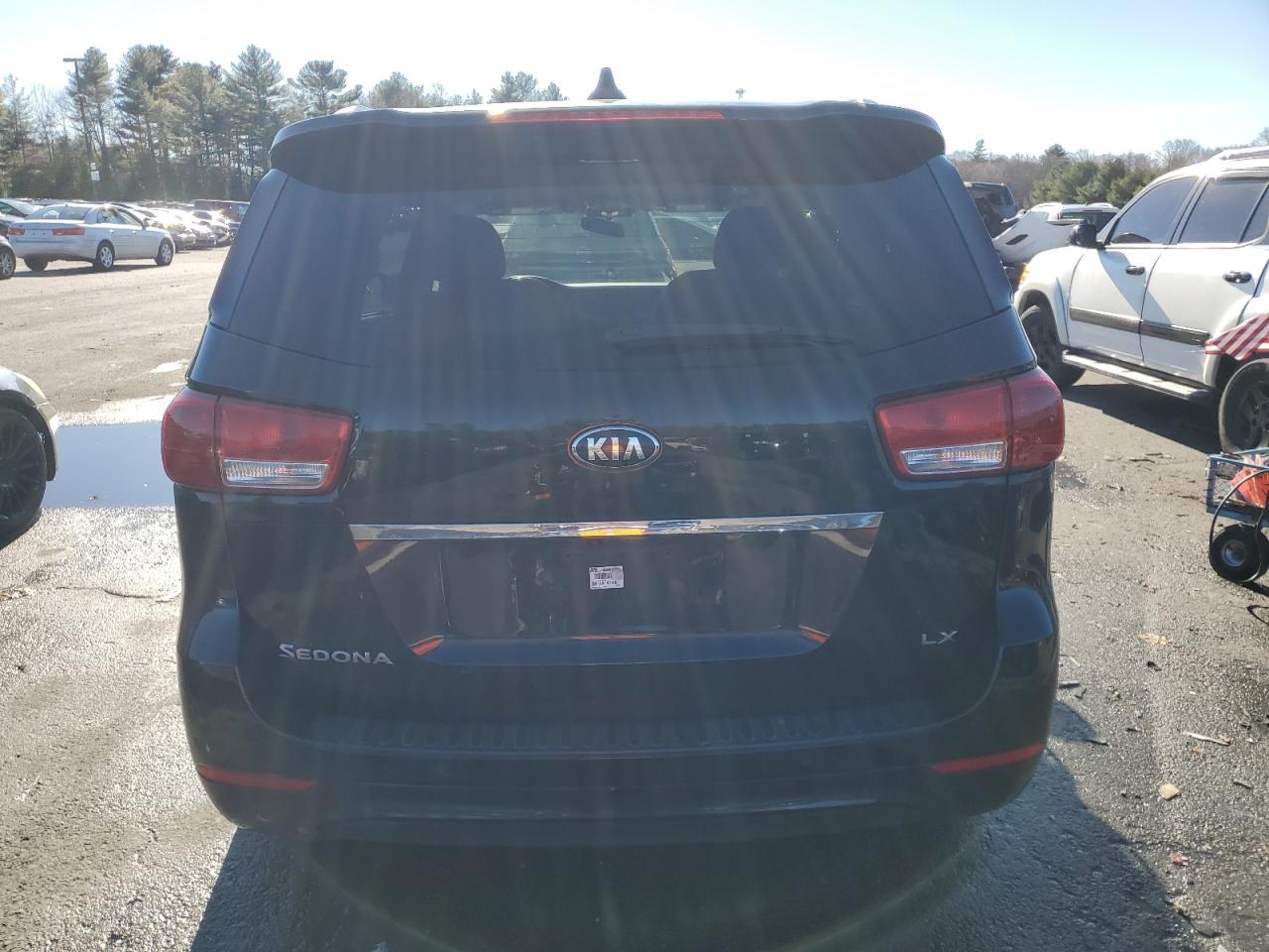 2016 KIA Sedona VIN KNDMB5C12G6105854 Copart auction photo, front end / minor dent/scratches damage thumbnail 6