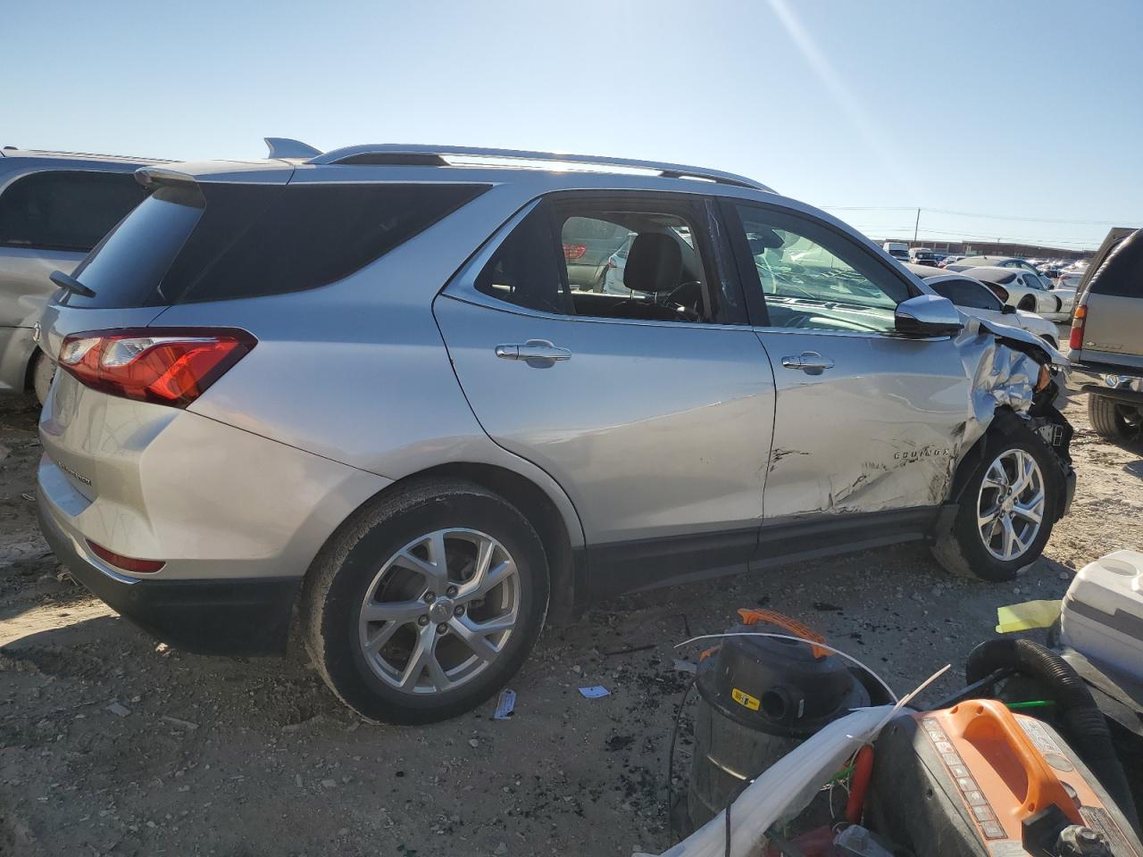 2020 Chevrolet Equinox VIN 2GNAXXEV9L6204683 Copart auction photo, front end / side damage thumbnail 3